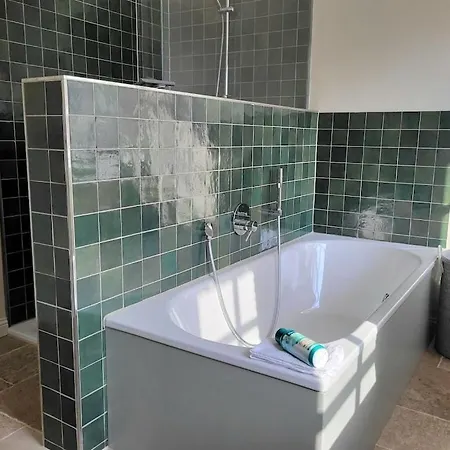 Dom wakacyjny In With Swimming Pool *