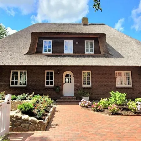 In With Swimming Pool * Nieblum